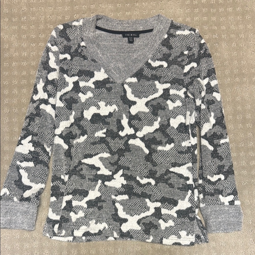 Tribal Camo V-Neck Sweater - Gray and White